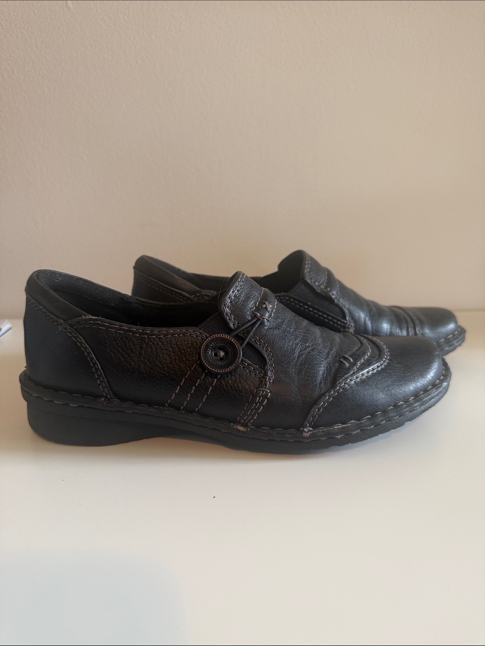 Earth Origins Black Leather Slip-On Loafers for Women